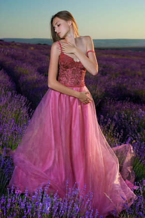 日本少妇国模丰满裸体艺术